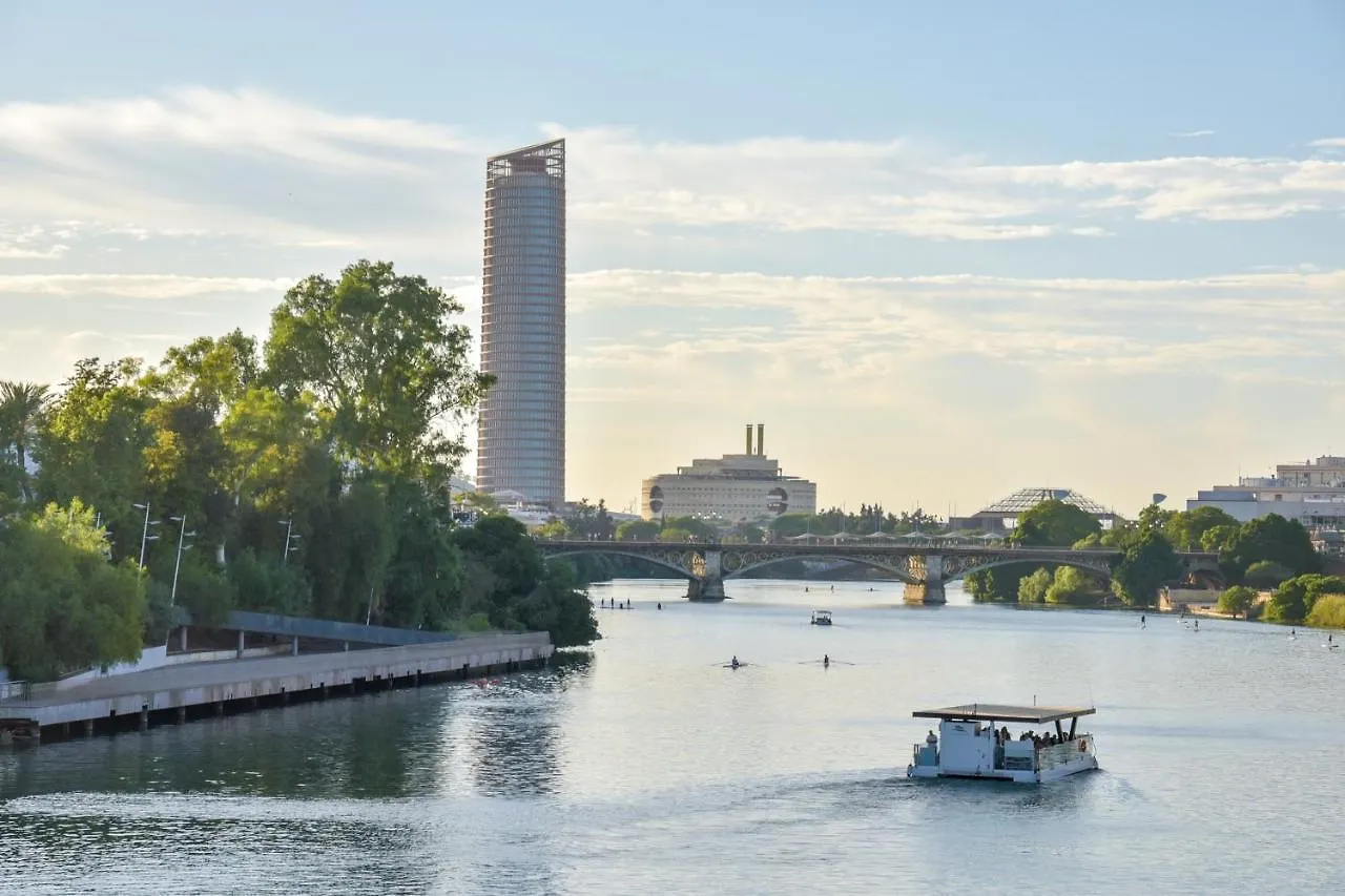 New! Spacious & River Seville Apartment