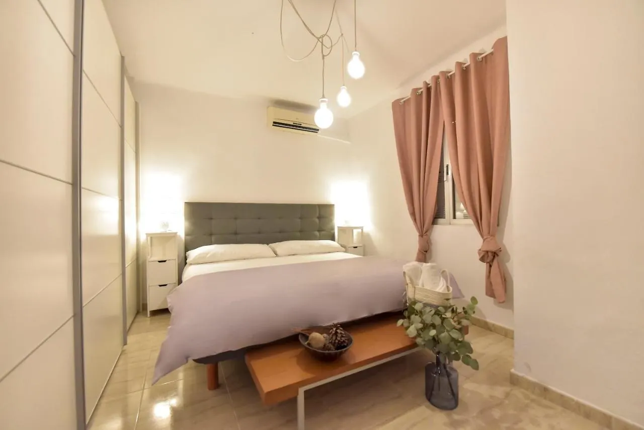 New! Spacious & River Seville Apartment
