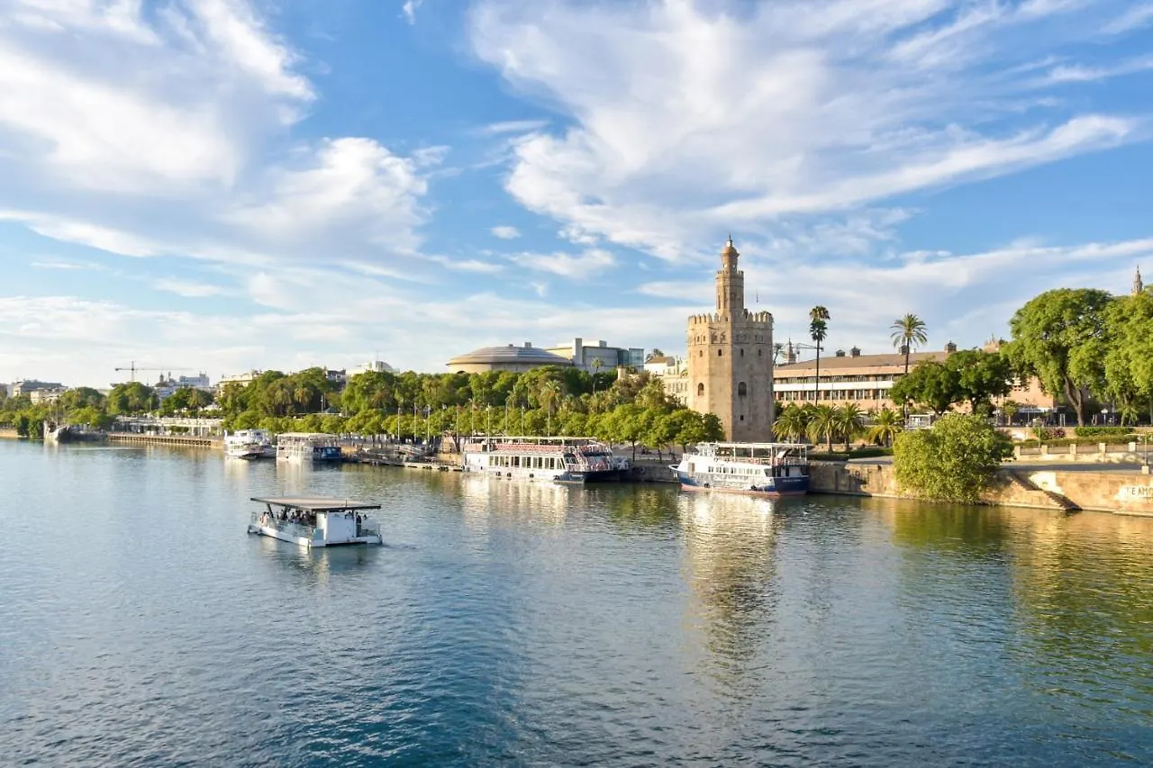 New! Spacious & River Seville Apartment
